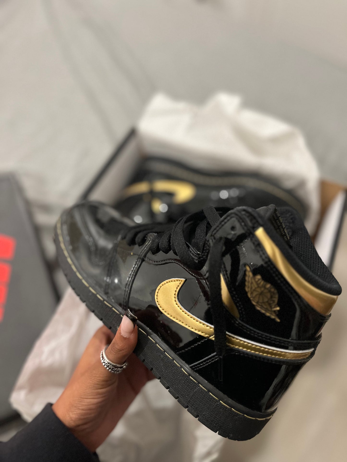 “Black Metallic Gold” OG Jordan 1’s